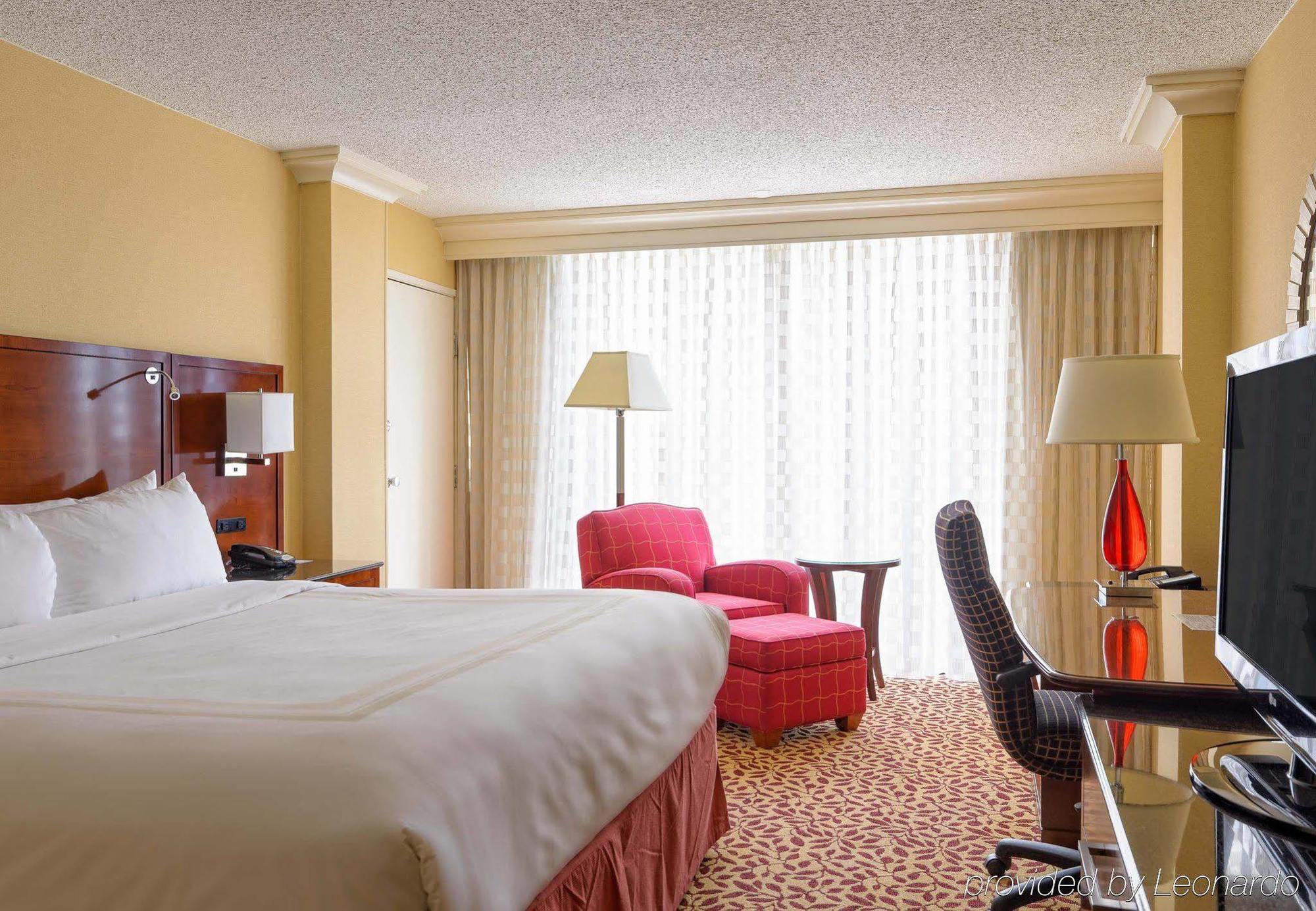 Houston Marriott West Loop By The Galleria Exterior photo