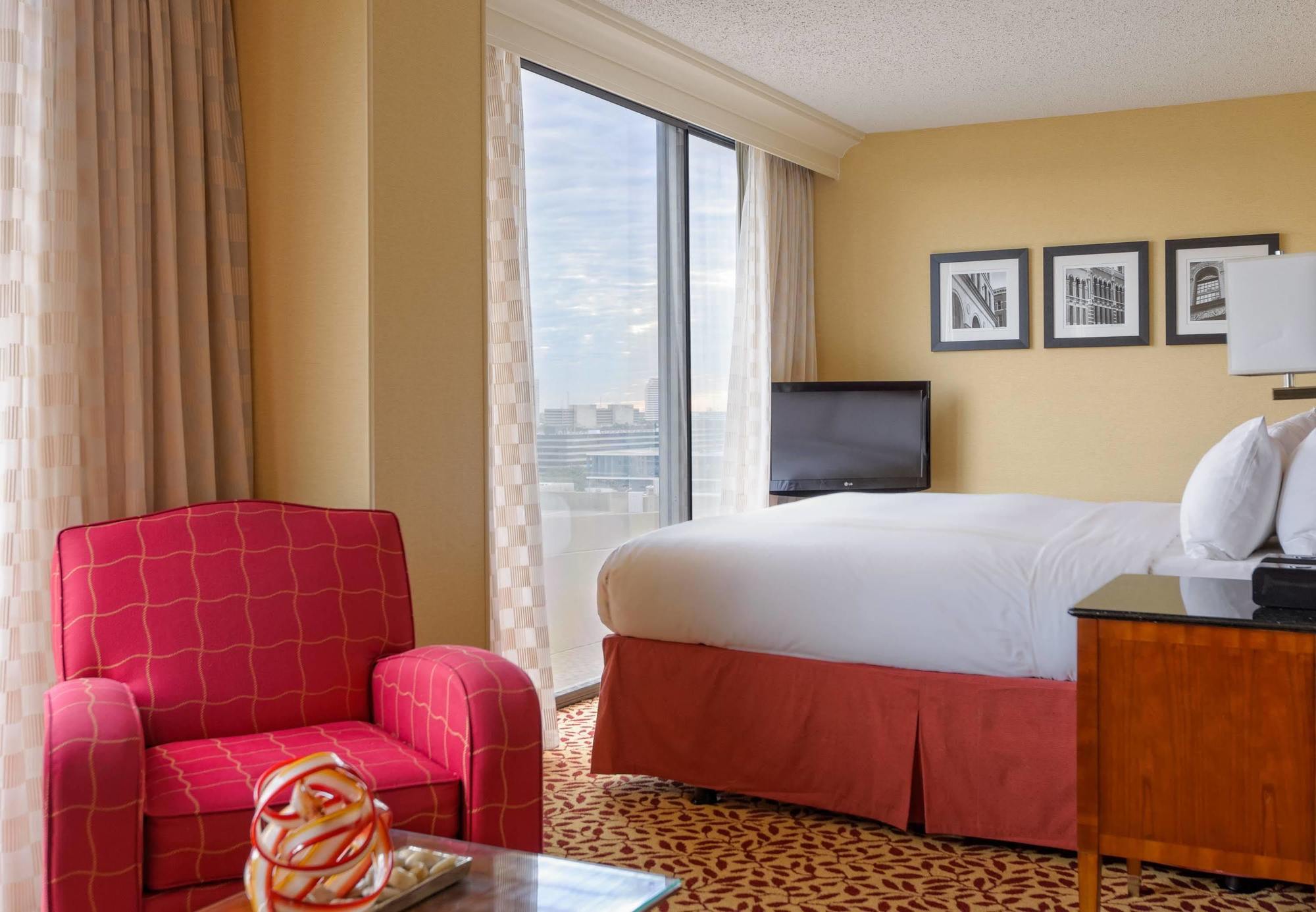 Houston Marriott West Loop By The Galleria Exterior photo